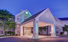 Holiday Inn And Suites Milwaukee Airport
